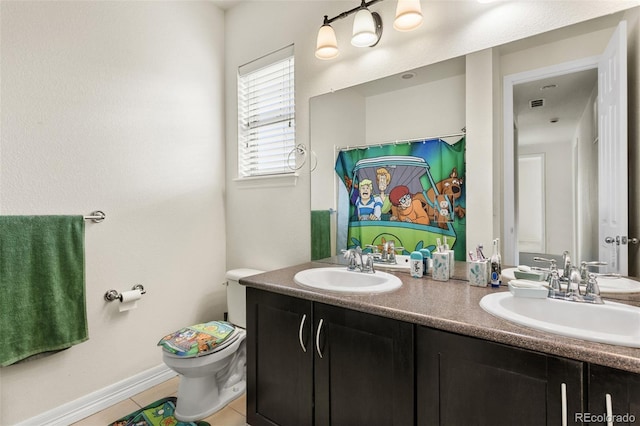 8464 E 55th Pl, Denver, CO 80238 - full bathroom with double vanity, toilet, tile patterned flooring, baseboards, and curtained shower