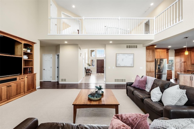 living room featuring visible vents and baseboards