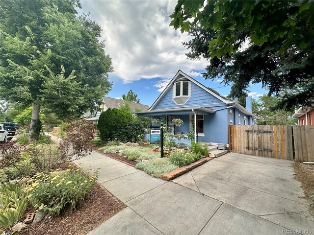 view of front of property with covered porch