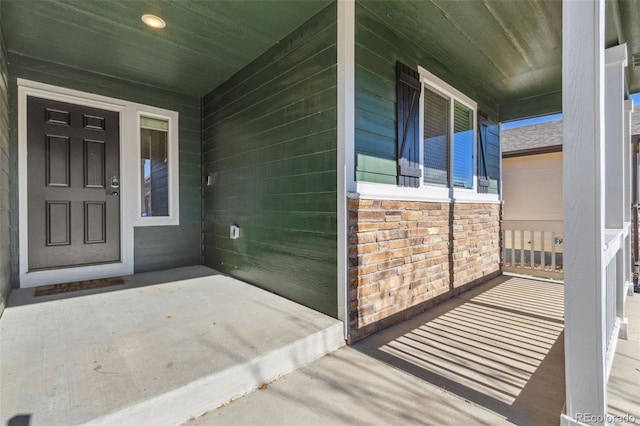 property entrance with covered porch