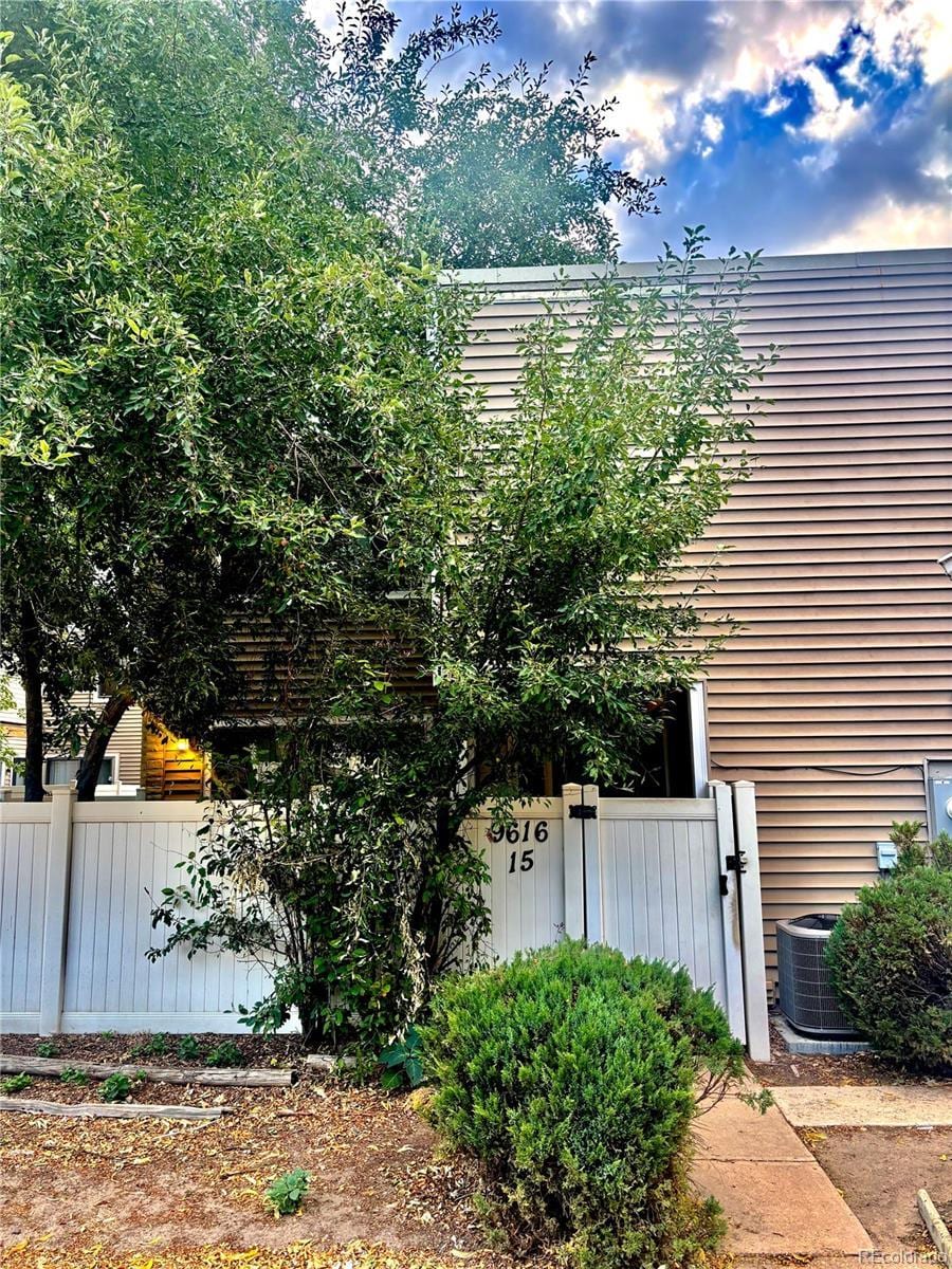 9616 E Kansas Cir Unit 15, Denver, CO 80247 - photo 2