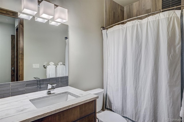 141 Sawmill Run Dr, Breckenridge, CO 80424 - full bath featuring vanity, curtained shower, and tasteful backsplash