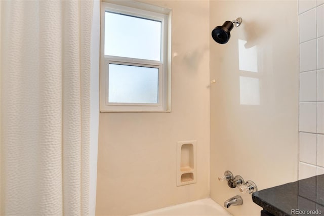 bathroom featuring shower / tub combo