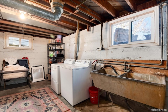 washroom featuring sink and washing machine and dryer