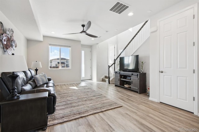 living room with light hardwood / wood-style floors and ceiling fan