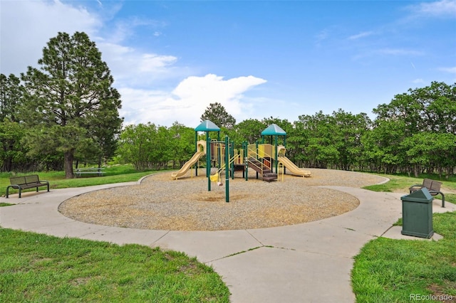5465 Broadmoor Bliff Dr, Colorado Springs, CO 80904 - community playground featuring a yard