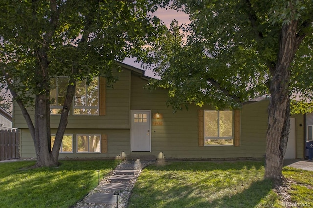 view of front of house featuring a lawn