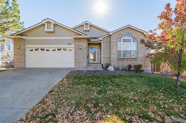 view of front of property featuring a front lawn and a garage