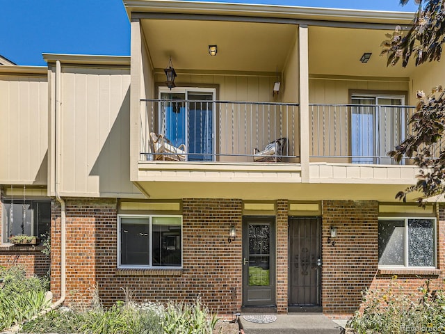 view of front of house featuring a balcony and a porch