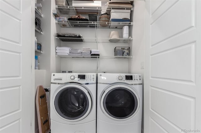 8958 Southurst St, Littleton, CO 80129 - clothes washing area featuring washing machine and dryer