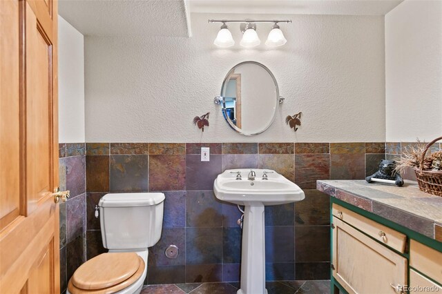 8286 W 108th Pl, Westminster, CO 80021 - bathroom with tile walls and a wainscoted wall