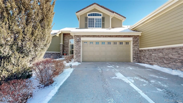 view of front property featuring a garage