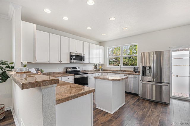 23841 E Alabama Dr, Aurora, CO 80018 - kitchen featuring stainless steel appliances, a sink, tile countertops, a peninsula, and dark wood-type flooring