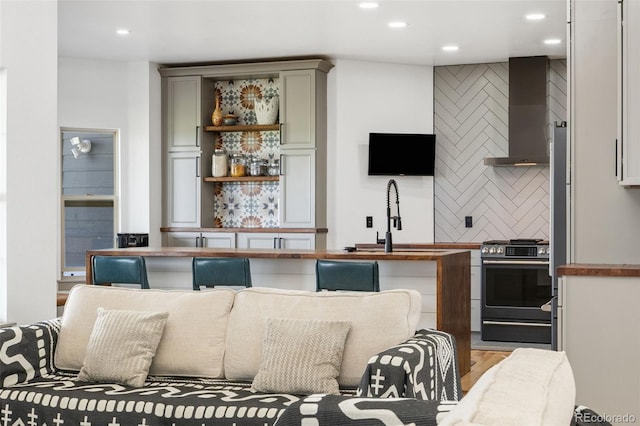 living room featuring recessed lighting