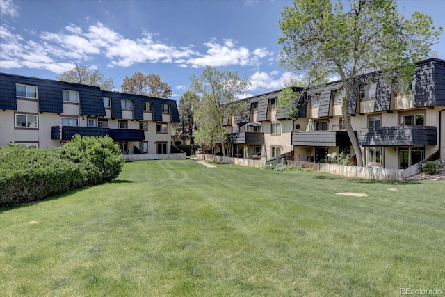 6844 S Broadway, Littleton, CO 80122 - surrounding community with a lawn