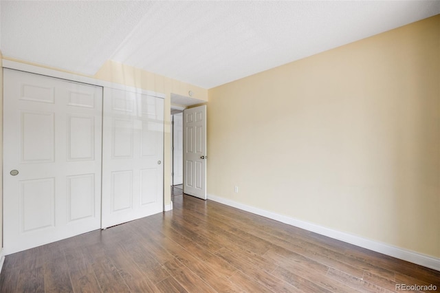 401 S Kalispell Way Unit 206, Aurora, CO 80017 - unfurnished bedroom with wood finished floors and a closet