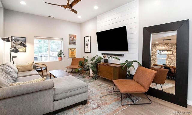 living area with visible vents, recessed lighting, ceiling fan, and wood finished floors