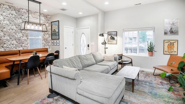 living room featuring recessed lighting, visible vents, baseboards, and light wood-style flooring