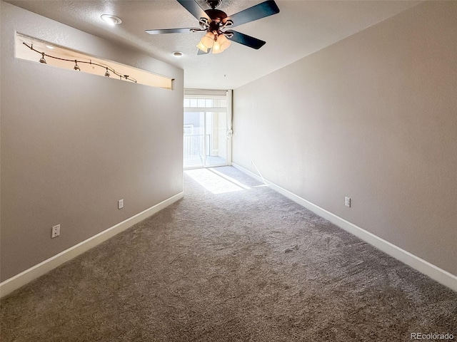 carpeted spare room featuring ceiling fan and a textured ceiling