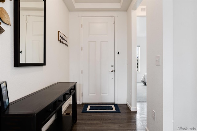 11823 Barrentine Loop, Parker, CO 80138 - entryway featuring dark wood-style floors and baseboards