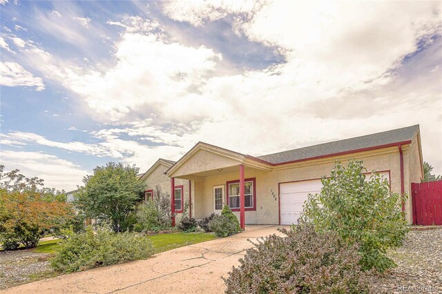 ranch-style home featuring a garage