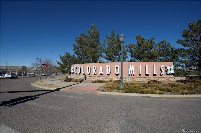 view of community / neighborhood sign