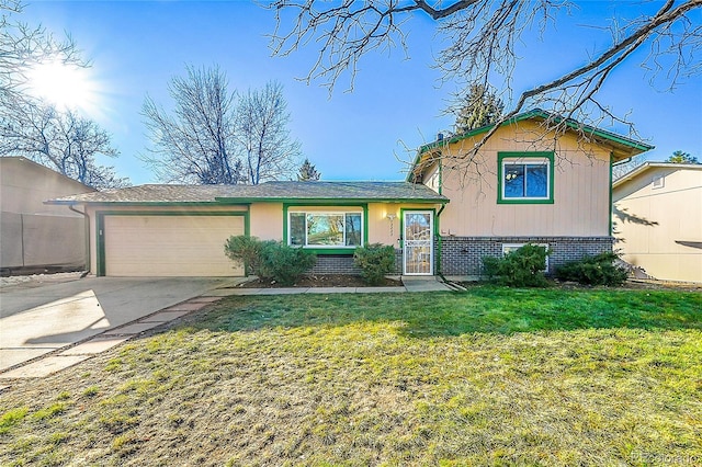 tri-level home featuring a front lawn and a garage