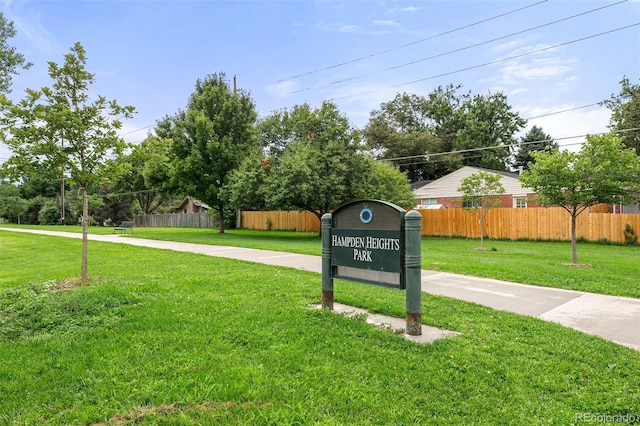 community / neighborhood sign featuring a yard