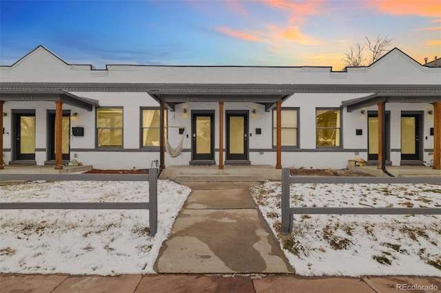 view of front of home with covered porch