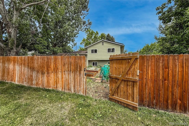 117 Sandler Dr, Lafayette, CO 80026 - view of yard with a gate