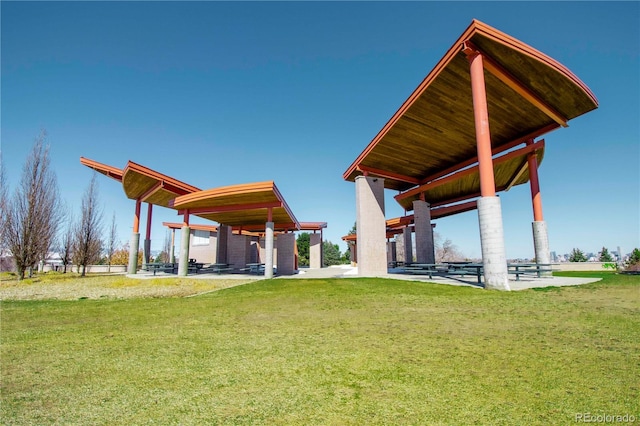 view of home's community featuring a lawn
