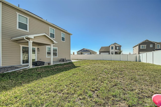 view of yard featuring a patio