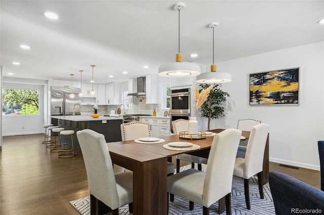 dining space with sink and dark hardwood / wood-style flooring