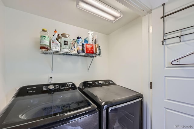 2592 Sweet Wind Ave, Castle Rock, CO 80109 - laundry area featuring washing machine and clothes dryer