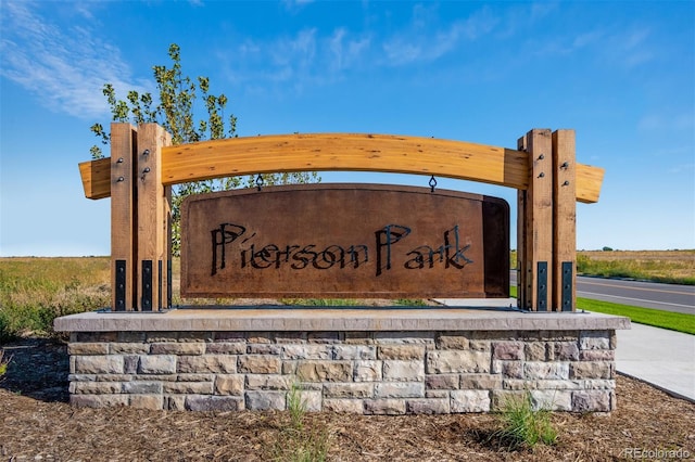 view of community / neighborhood sign