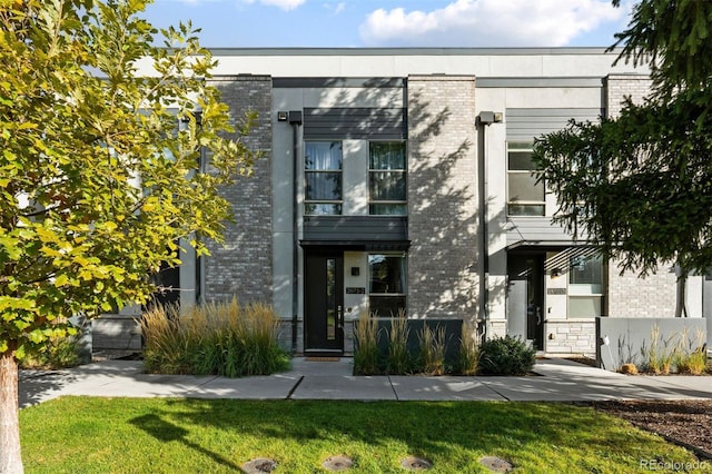 contemporary house featuring a front lawn