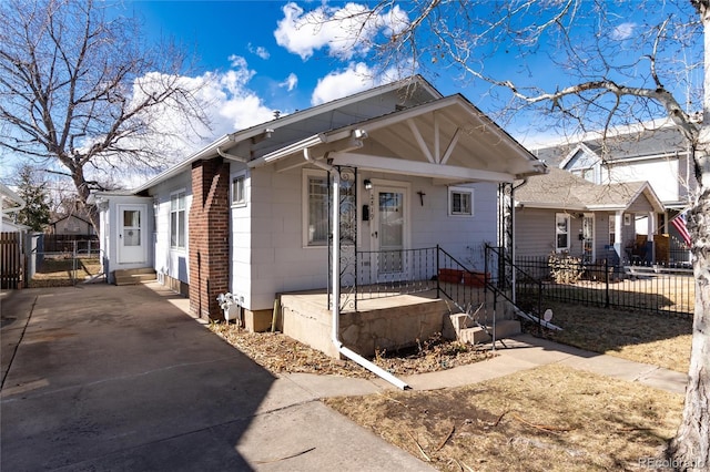 view of front of house featuring fence