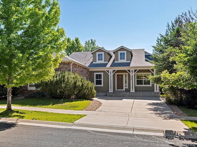 7254 S Kellerman Way, Aurora, CO 80016 - view of front of property with roof with shingles and a front lawn