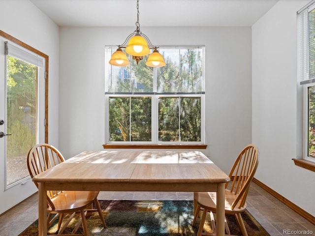 7254 S Kellerman Way, Aurora, CO 80016 - dining area with a chandelier and baseboards