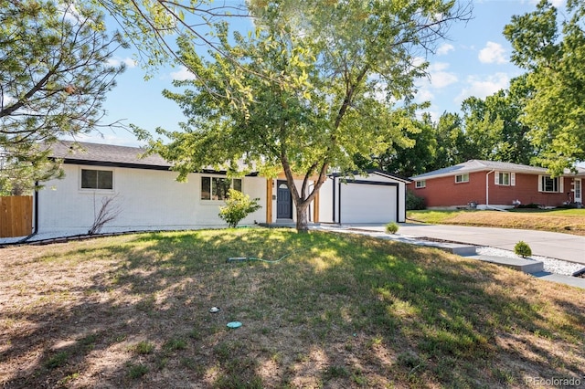 single story home with a front yard