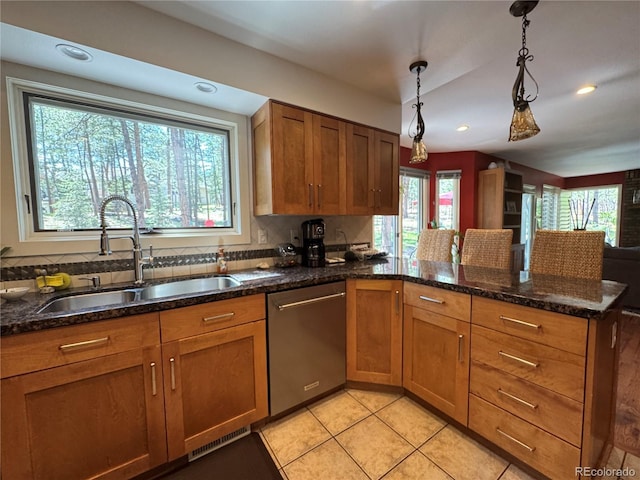 85 S Sherwood Gln, Monument, CO 80132 - kitchen with dishwasher, a sink, a peninsula, plenty of natural light, and recessed lighting
