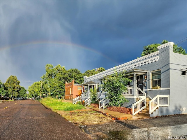 view of front of house with a porch