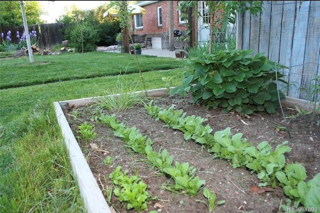 view of yard featuring fence and a garden