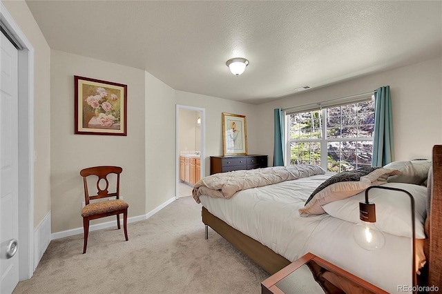 11770 Leavenworth Dr, Conifer, CO 80433 - bedroom featuring light colored carpet, a textured ceiling, visible vents, connected bathroom, and baseboards