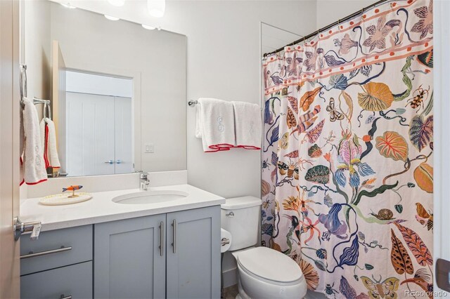 4958 Valentia Ct, Denver, CO 80238 - bathroom with vanity, toilet, and curtained shower