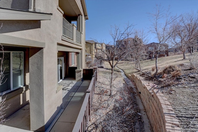 view of yard featuring a balcony