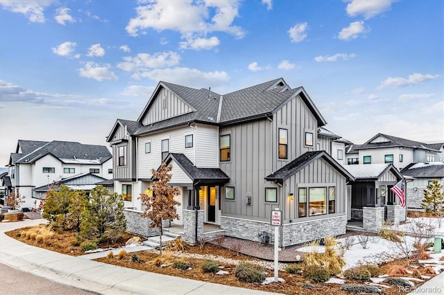 view of modern farmhouse style home