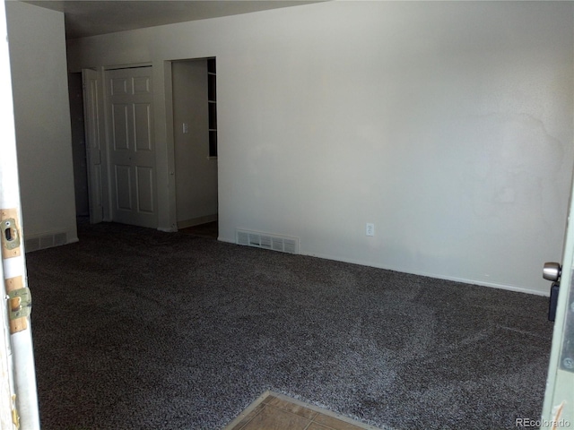 unfurnished room with carpet