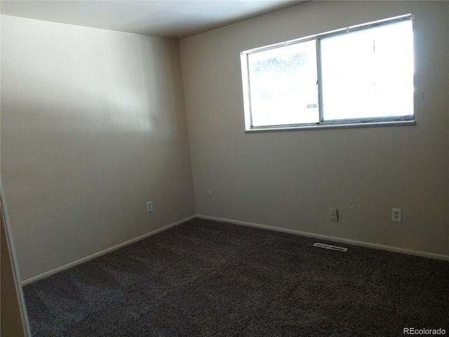 view of carpeted spare room