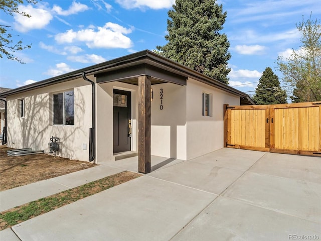 3210 Newport St, Denver, CO 80207 - view of front of home with a gate and stucco siding